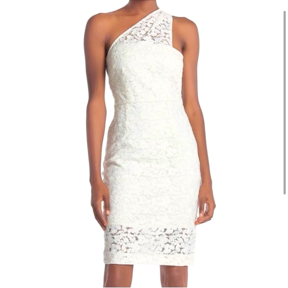 NEW Sophia dress in white is designed with a bespoke floral lace overlay. Size 0